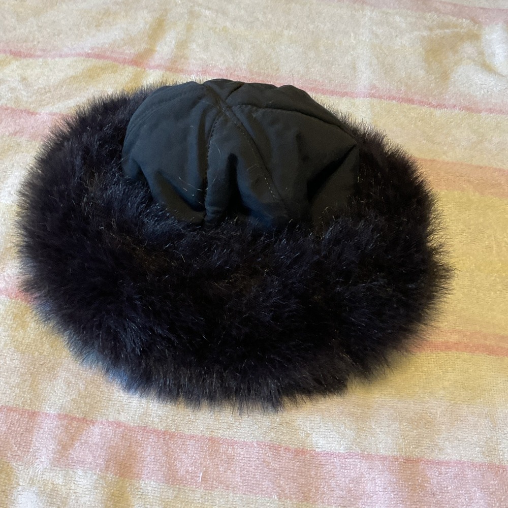 Unbranded Faux Fur Trim Pillbox Hat Womens OS Black Excellent Quilted Nylon
